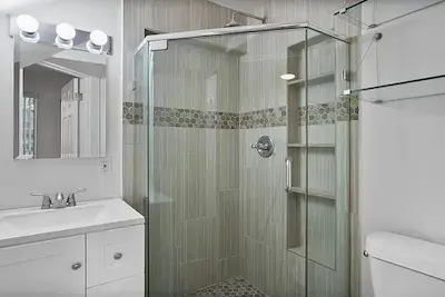 Angle Shower
