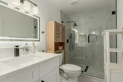 Fixed Panel and Door