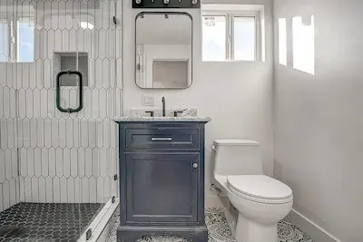 Fixed Panel and Door