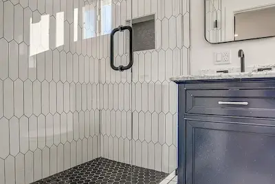 Fixed Panel and Door