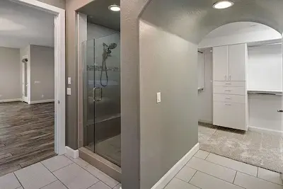Fixed Panel and Door